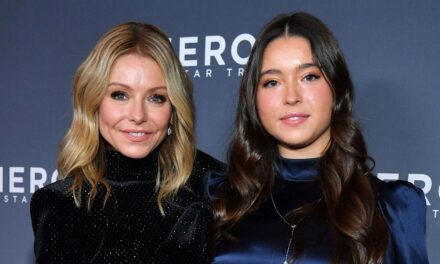 La réponse en un mot de Kelly Ripa à la nouvelle mise à jour de sa fille Lola sur sa vie à Londres