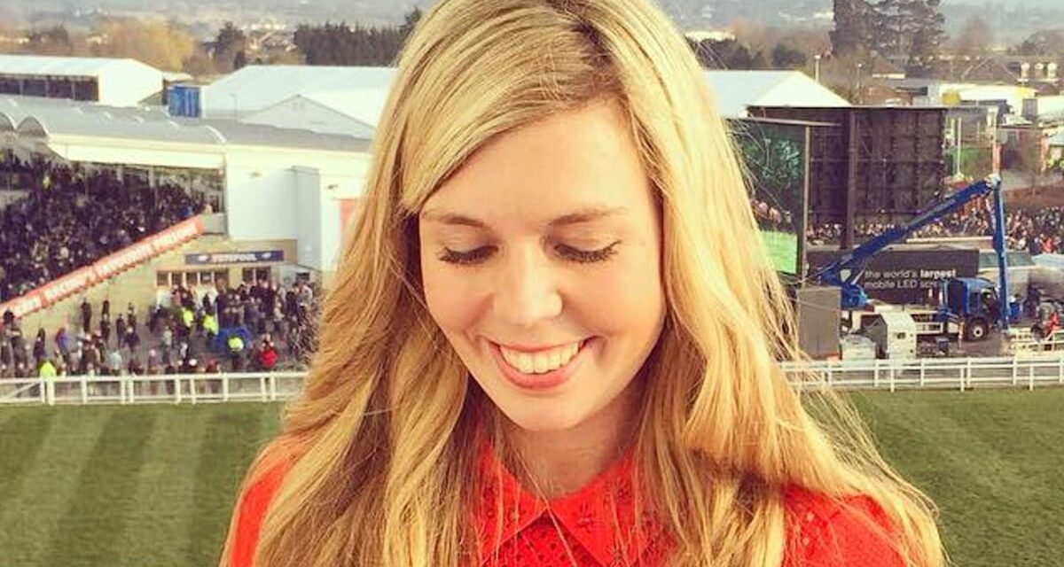 Carrie Johnson est la maman délicieuse ultime dans une mini-robe rouge brûlante