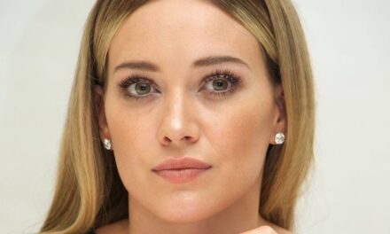 Pourquoi Hilary Duff et Hayley Duff se sont disputés : les paroles de la chanson expliquées et la réponse de Haylie