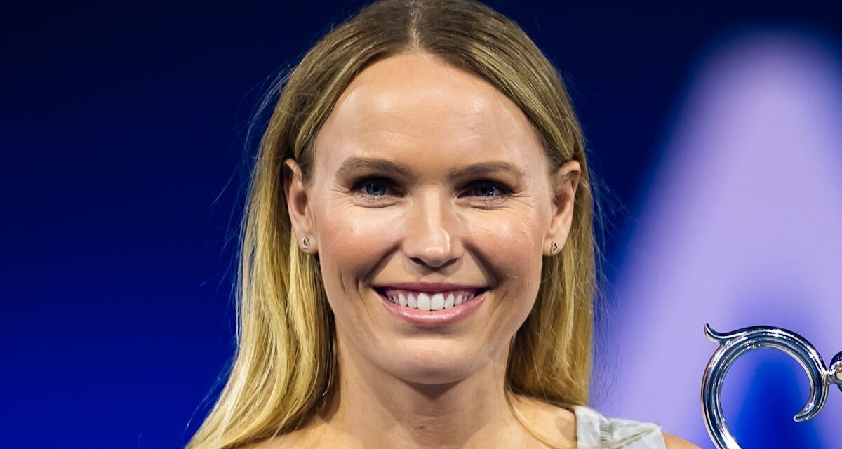 La star du tennis Caroline Wozniacki est éblouissante en petit bikini sur un immense yacht lors d&rsquo;une « semaine épique à Saint-Barthélemy »