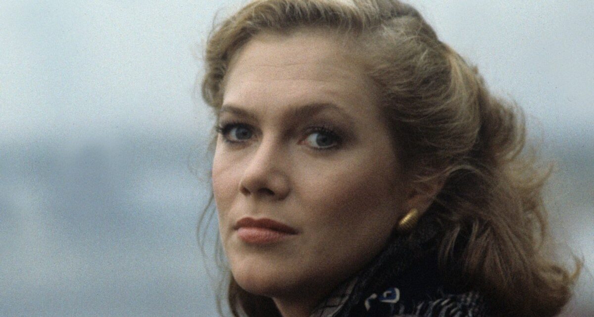 La star de Romancing the Stone fait une rare apparition sur le tapis rouge à 71 ans – à voir maintenant