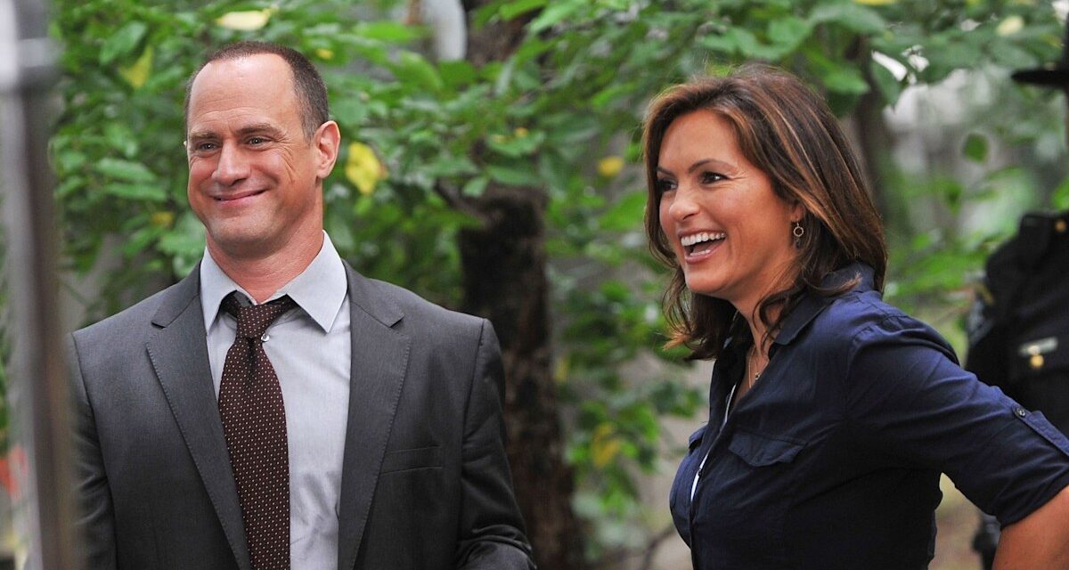 Les stars de Law and Order, Mariska Hargitay et Christopher Meloni, partagent un doux moment lors d&rsquo;une rare apparition sur le tapis rouge