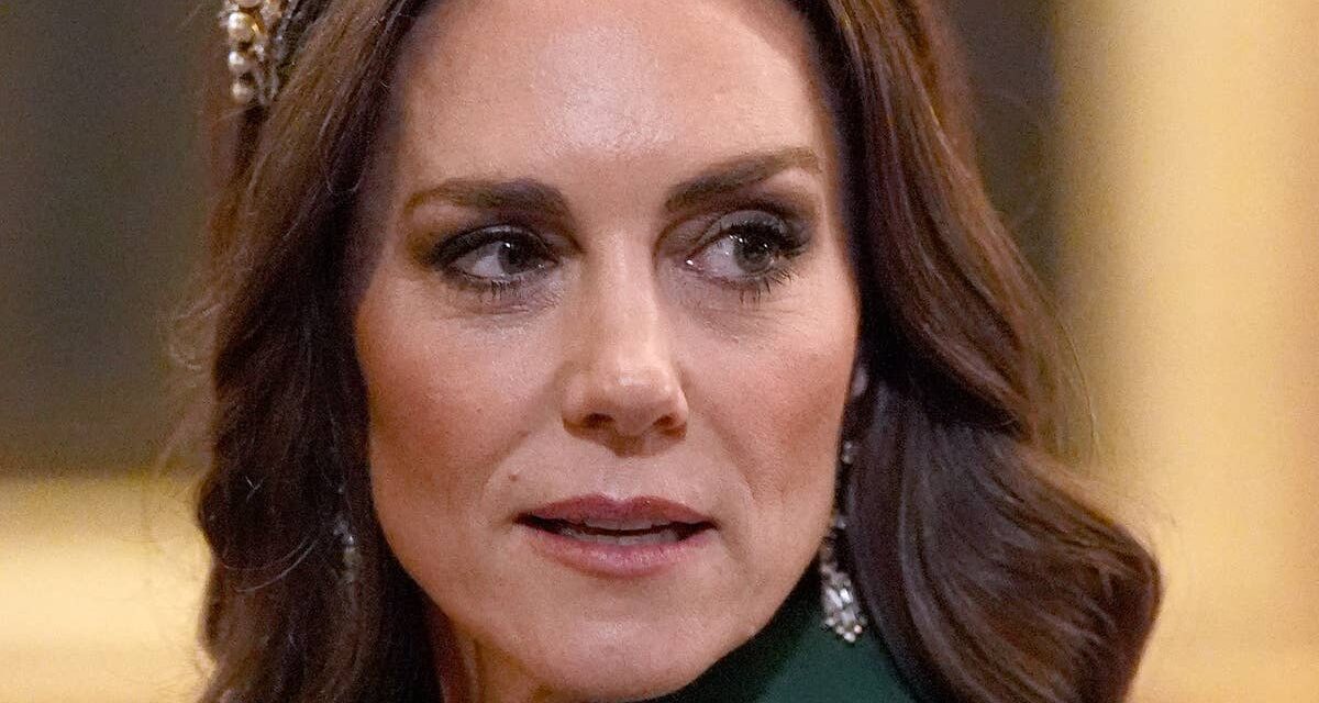 Kate Middleton éblouit avec des talons Manolo Blahnik de 1,1 000 £ qu&rsquo;elle ne porte jamais