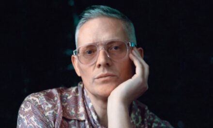 EXCLUSIF : Giles Deacon partage ses petits luxes, des bijoux Cartier au meilleur linge de lit britannique