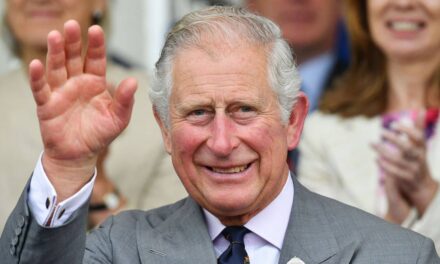 La manière « curieuse » du roi Charles de « garder le personnel debout » dans sa maison privée des Cotswolds