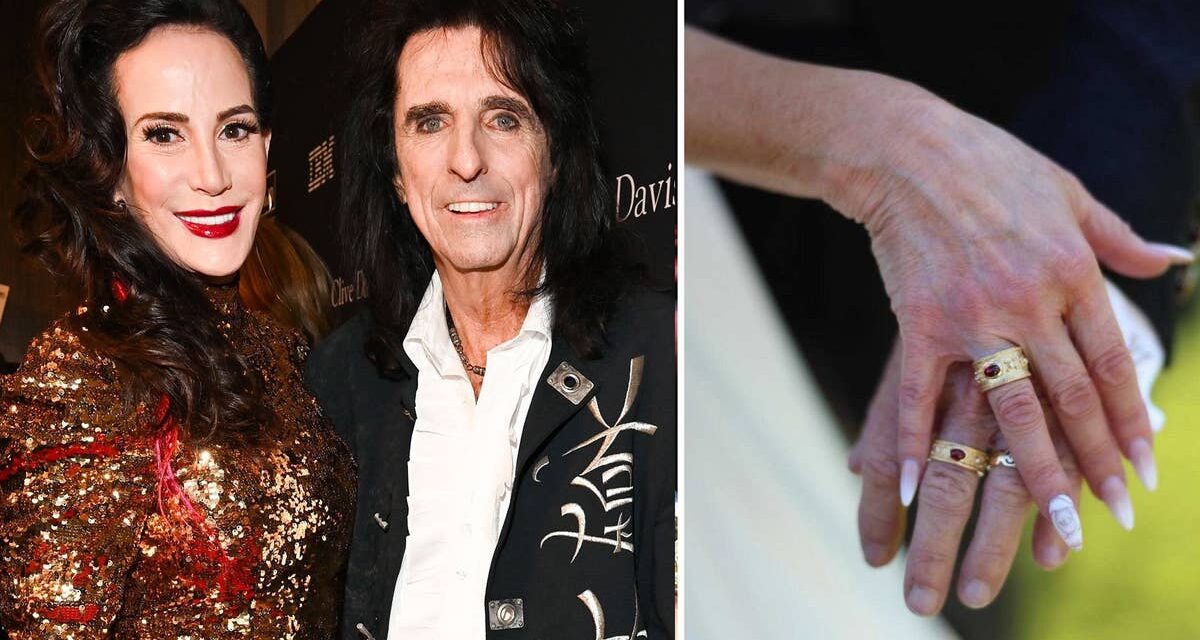 Première photo alors qu&rsquo;Alice Cooper et sa femme Sheryl renouvellent leurs vœux de mariage à l&rsquo;occasion de leur 50e anniversaire de mariage – exclusif