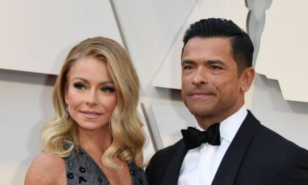 Joaquin, le « beau » fils de Kelly Ripa, brise les cœurs avec de nouvelles photos de plage