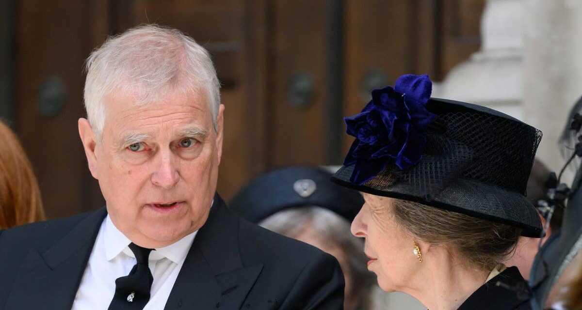 L&rsquo;offre surprise de la princesse Anne de loger son frère Andrew Mountbatten-Windsor, qui a depuis été révoquée