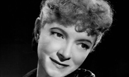 Qu&rsquo;est-il arrivé à la première femme titulaire de l&rsquo;EGOT, Helen Hayes ? Rencontrez ses deux enfants, dont le fils du célèbre acteur Hawaii Five-O