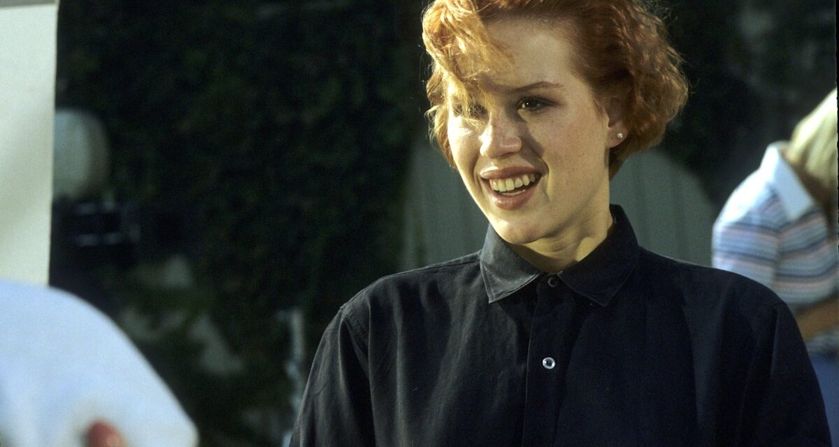 Les cheveux roux emblématiques de la star des années 80 Molly Ringwald sont de retour en 2026 – à condition de suivre 3 règles clés