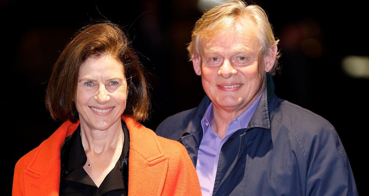 Martin Clunes passe le flambeau de Doc Martin lors d&rsquo;une rare apparition avec sa femme Philippa