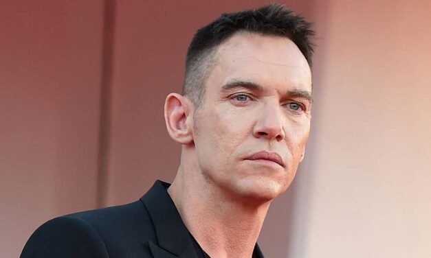 La nouvelle apparition de Jonathan Rhys Meyers après avoir quitté Hollywood suscite une énorme réaction