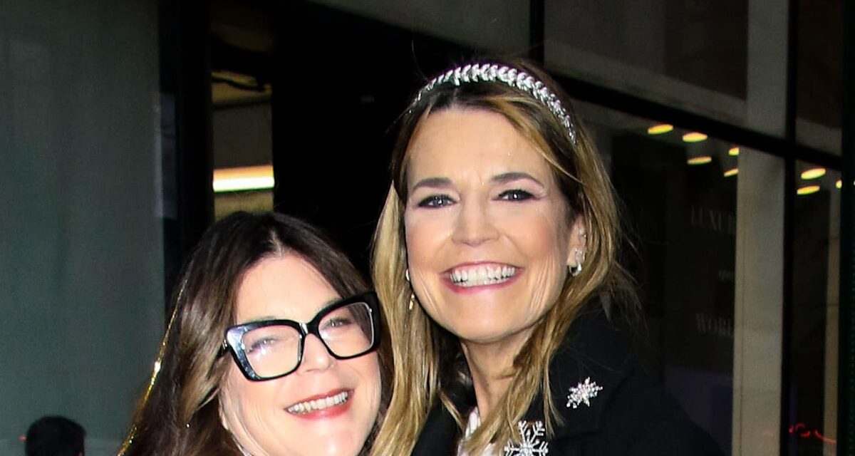 Savannah Guthrie en larmes et sa sœur Annie visitent le mémorial de maman Nancy un mois après sa disparition