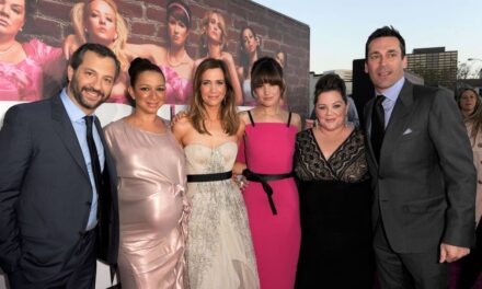 Les acteurs des demoiselles d&rsquo;honneur se réunissent aux Oscars 2026 dans un moment hilarant sur scène