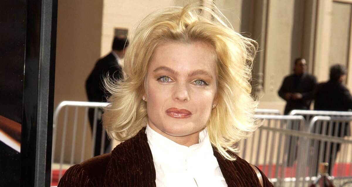 La star originale de Baywatch des années 80, Erika Eleniak, 56 ans, devient méconnaissable sur les photos avant et après