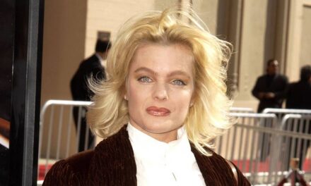 La star originale de Baywatch des années 80, Erika Eleniak, 56 ans, devient méconnaissable sur les photos avant et après