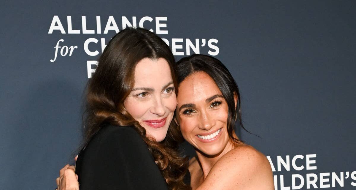 Meghan Markle éblouit dans une élégante robe bustier pour une soirée avec un ami de longue date