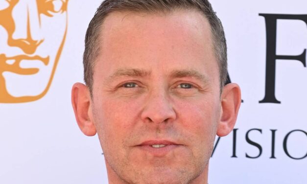 Le salaire stupéfiant de Scott Mills sur BBC Radio 2 révélé après son limogeage
