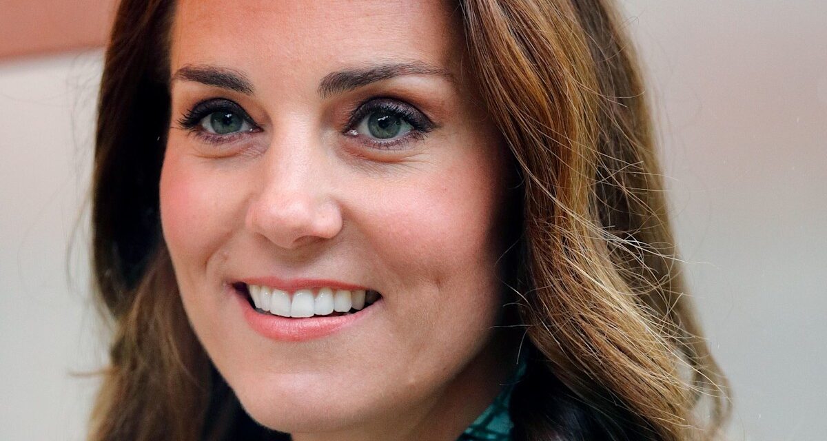 La robe Prada la plus fréquentée de Kate Middleton dans les années 80 – avec un agenda « stratégique »