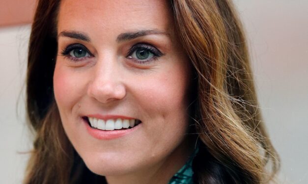 La robe Prada la plus fréquentée de Kate Middleton dans les années 80 – avec un agenda « stratégique »