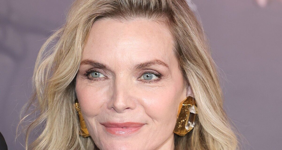 Michelle Pfeiffer fait une rare apparition avec le célèbre mari David E. Kelley