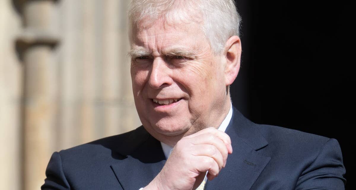 Premières camionnettes de déménagement photographiées dans la nouvelle maison d&rsquo;Andrew Mountbatten-Windsor à Norfolk