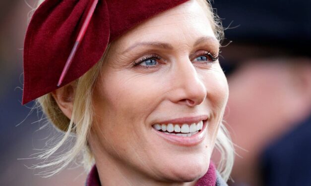 Zara Tindall finalise une course de style Cheltenham avec sa couleur de course préférée