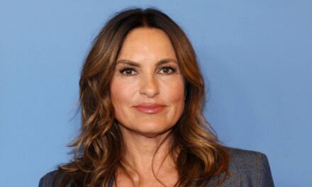 Mariska Hargitay, 62 ans, rayonne d&rsquo;un éclat de jeunesse en maillot de bain lors d&rsquo;une escapade à la plage