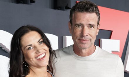 Scott Foley retrouve sa femme en bikini après 3 semaines de séparation