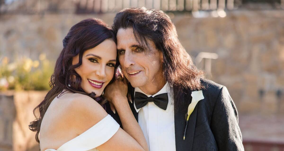 Dans les coulisses du renouveau du mariage d&rsquo;Alice Cooper et de sa femme Sheryl Cooper avec des performances de rock star – exclusif