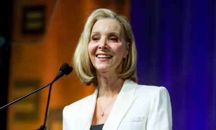 Le nouveau look de Lisa Kudrow révélé de temps en temps sur des photos