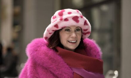 La star d&rsquo;Elsbeth revient au spectacle pour un tout nouveau rôle dans une refonte surprise