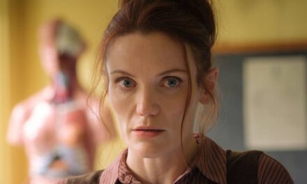 Le drame policier de la BBC en 6 épisodes Excellent, Return to Paradise, confirme son retour