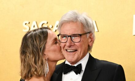 Harrison Ford et sa femme Calista Flockhart, de 22 ans sa cadette, font une rare apparition sur le tapis rouge du SAG