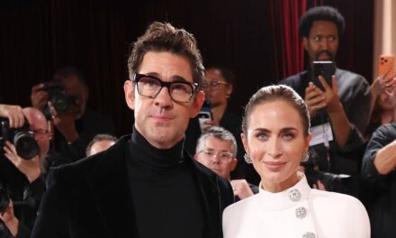 Les deux filles rarement vues d&rsquo;Emily Blunt et John Krasinski les rejoignent pour une visite à Broadway