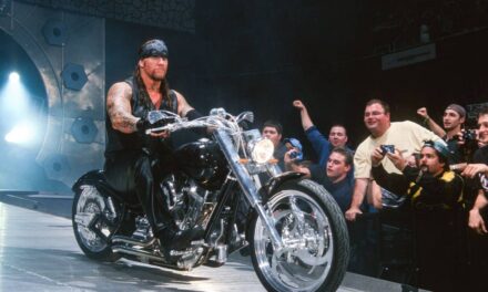 Dans la légende de la WWE, Mark William Calaway, alias « The Undertaker », dont trois mariages et cinq enfants