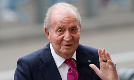 Le roi Juan Carlos d&rsquo;Espagne, 88 ans, pris dans le conflit du Moyen-Orient dans une situation tendue