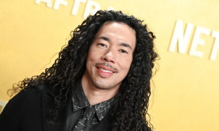 Cole Walliser de Glambot parle du tournage avec Brad Pitt, de la façon dont il a « effrayé » Ariana Grande et qui est sur sa liste de souhaits vidéo