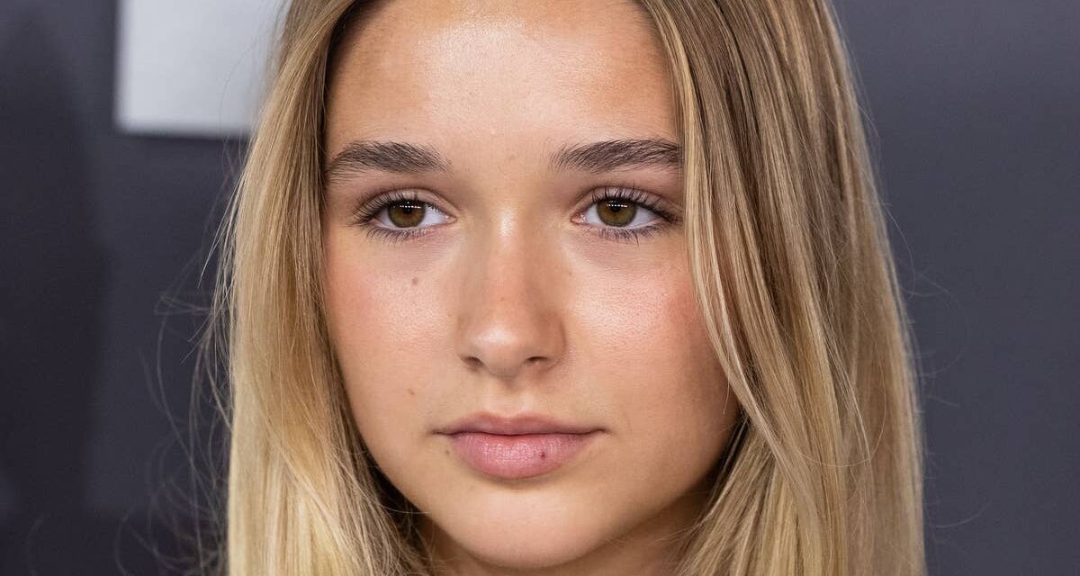 Pourquoi la nouvelle marque de beauté de Harper Beckham pourrait « risquer » l&rsquo;identité adolescente