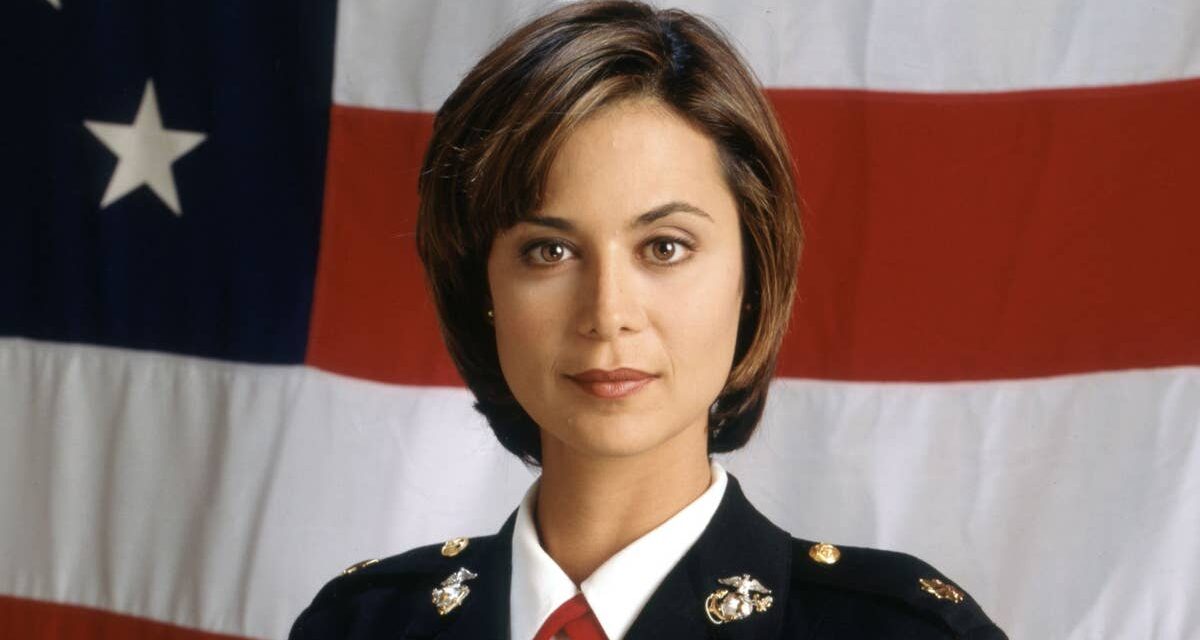 La star du JAG, Catherine Bell, 57 ans, fait tourner les têtes avec un éclat intemporel au milieu de retrouvailles spéciales