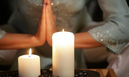 J&rsquo;ai été victime d&rsquo;une arnaque sur les réseaux sociaux par des « charlatans spirituels » qui ciblent les femmes d&rsquo;âge mûr. Voici comment les éviter.