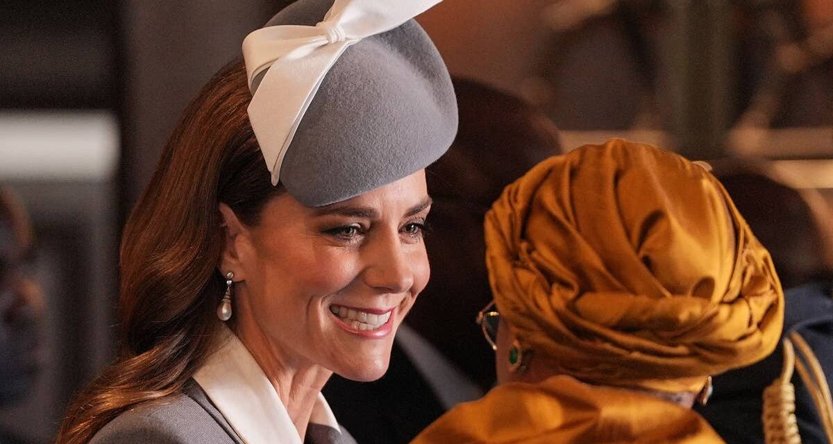 Kate Middleton présente une robe crayon corset moulante pour sa visite d&rsquo;État au Nigeria