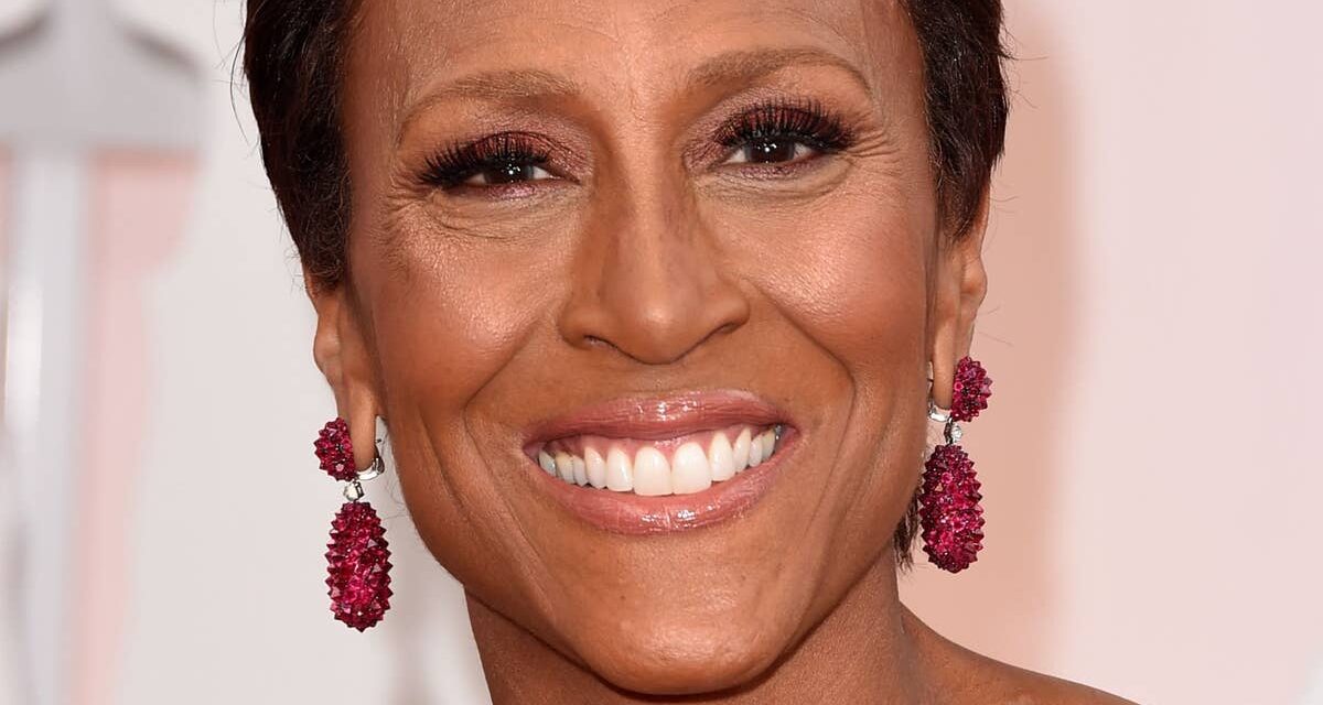Robin Roberts danse en bikini imprimé aux côtés de la co-star de GMA – et les fans veulent connaître son secret de remise en forme