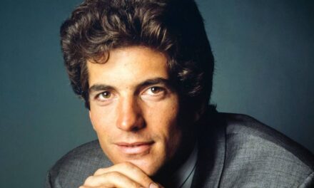 L&rsquo;histoire des rencontres de John F. Kennedy Jr. avant Carolyn Bessette : de Daryl Hannah à Sarah Jessica Parker