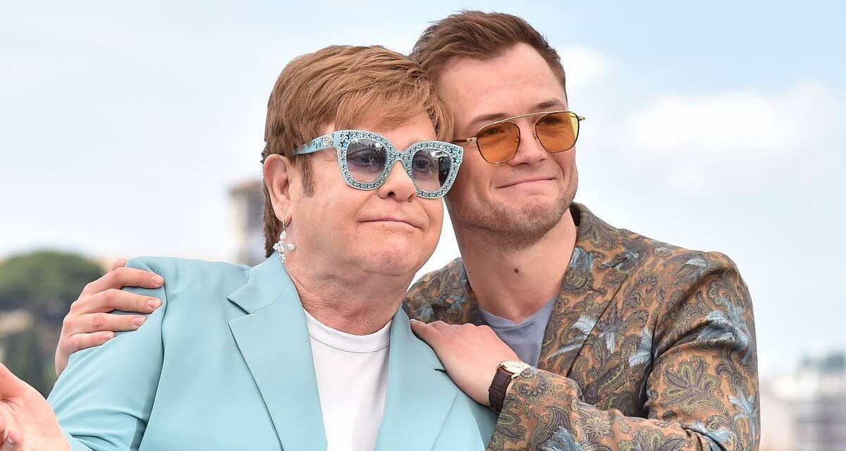 Les retrouvailles « surprise » d&rsquo;Elton John avec son homologue hollywoodien Taron Egerton pour son 79e anniversaire