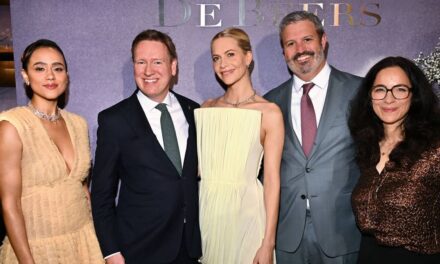 De Beers et Sotheby&rsquo;s lancent un premier diamant de 28,88 carats lors d&rsquo;un événement de lancement prestigieux avant la vente à Hong Kong