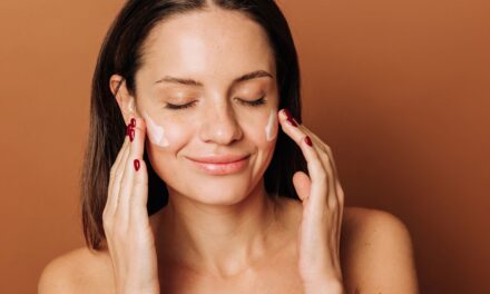 6 erreurs de soins de la peau des dermatologues des années 70, 80 et 90 nous supplient de repartir dans le passé