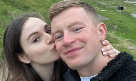 Adam Peaty n&rsquo;en a jamais assez de sa nouvelle épouse Holly Ramsay dans une vidéo sexy