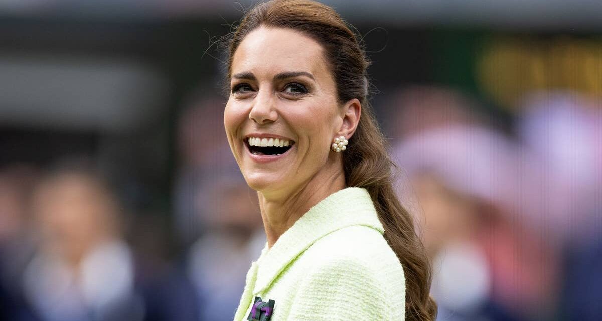 Kate Middleton se mêle des règles royales en portant des talons vertigineux Ralph Lauren