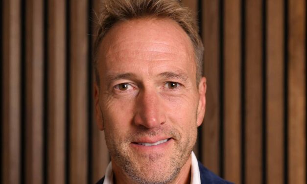 Les enfants sosies de Ben Fogle le dominent sur une rare photo de famille